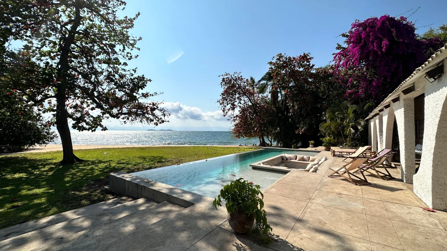 Conforzi Lake House lakeside accommodation near Mangochi, Lake Malawi